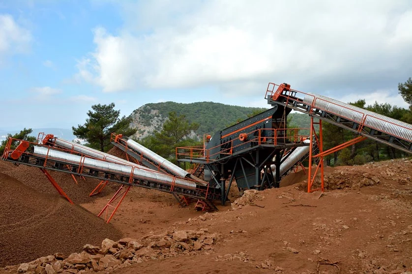 Crushing and conveyor equipment at the material preparation site